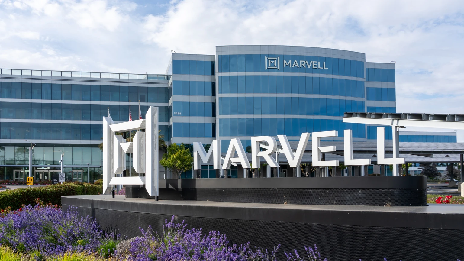 Saham Marvell Turun Drastis! Fakta Mengejutkan di Balik Manuver Baru Microsoft dan Broadcom