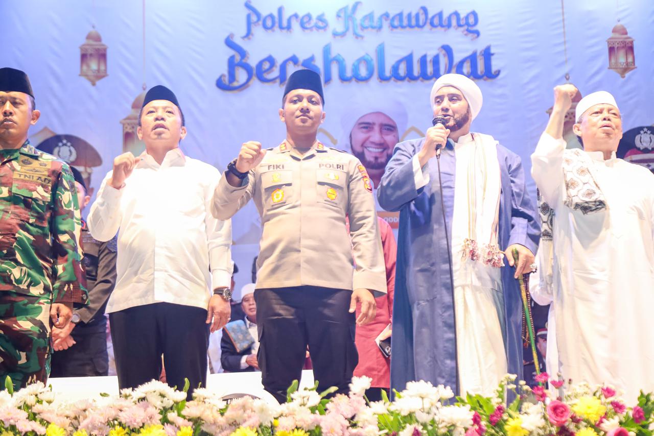 Polres Karawang Bershalawat