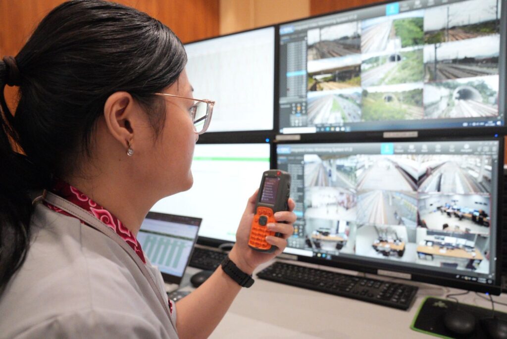 Seluruh data sensor terhubung dengan Centralized Traffic Control (CTC) 