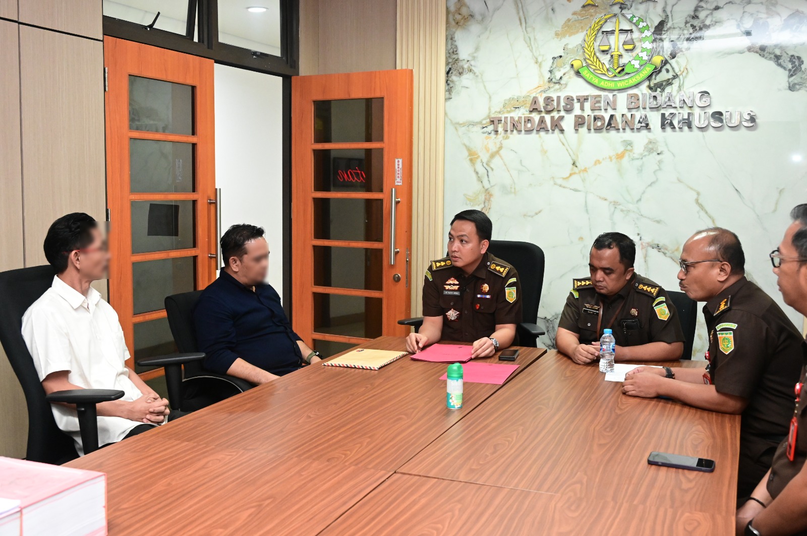 Kejaksaan Tinggi (Kejati) Jawa Barat telah menetapkan dua orang tersangka