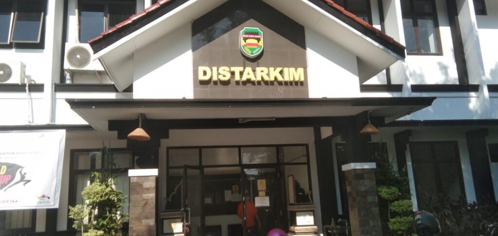 Gedung PPID Dinas Perumahan dan Kawasan Permukiman (Distarkim) Kabupaten Purwakarta.