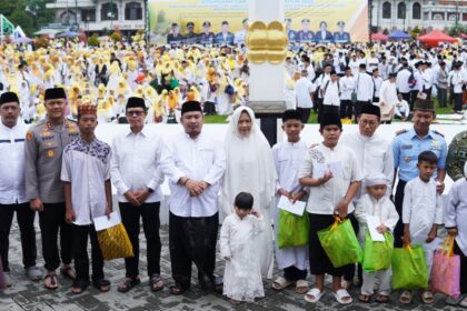 Bupati Subang Reynaldy Putra Andita Budi Raemi, S.IP., didampingi Wakil Bupati Subang H. Agus Masykur Rosyadi, S.Si., M.M., menghadiri Istighotsah dan Do’a Bersama yang digelar di Alun-alun Subang