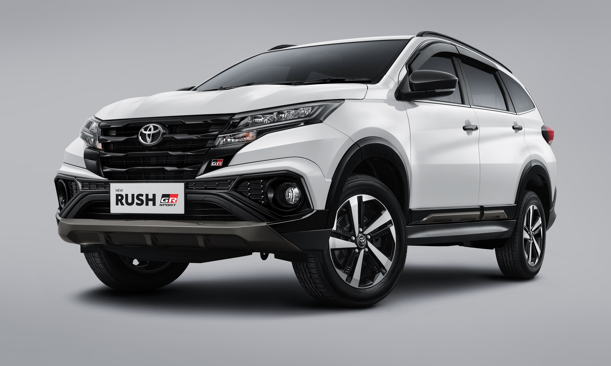 mobil-toyota-rush