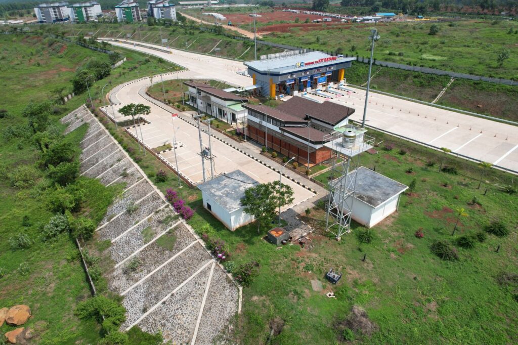 Jalan Tol Batang–Semarang sebagai salah satu ruas kunci dalam jaringan Tol Trans Jawa.
