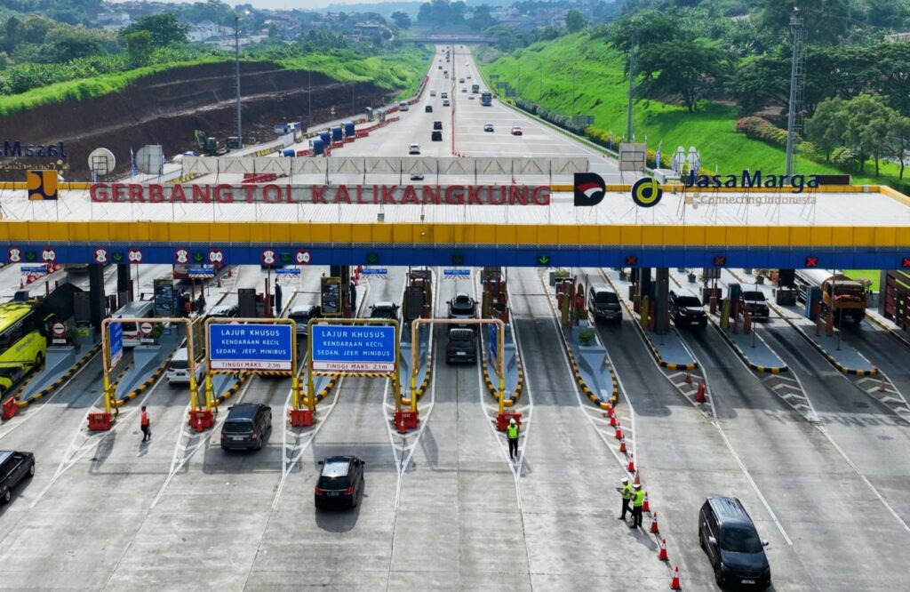 Kondisi gerbang tol (GT) Kalikangkung saat libur Isra Miraj 2026
