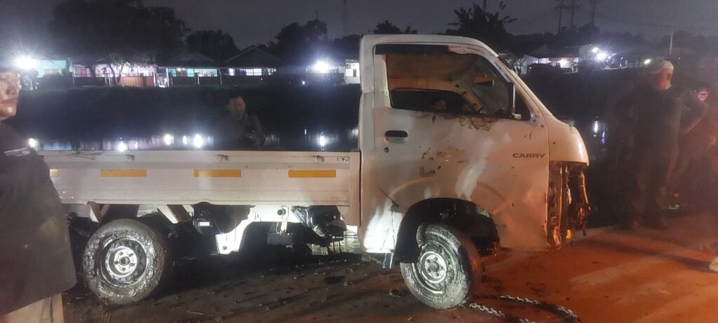 Polres Karawang tangani laka lantas tunggal di Jembatan Belendung yang terjadi di wilayah Desa Belendung, Kecamatan Klari, Kabupaten Karawang, pada Sabtu sore (17/1/2026).