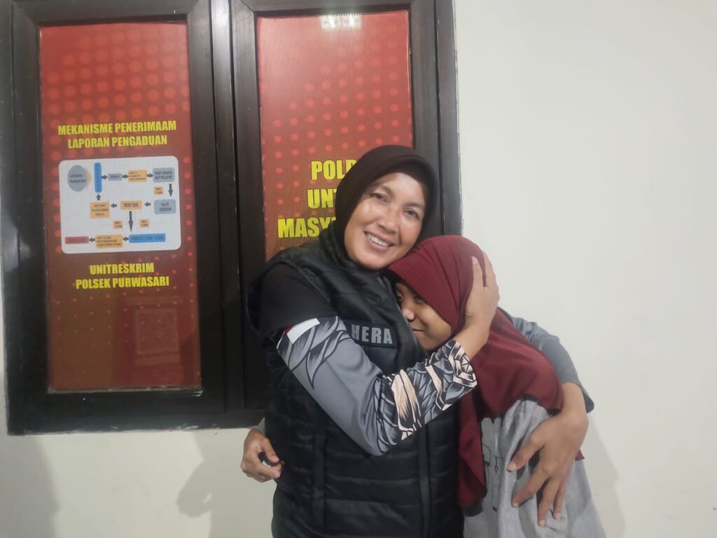 Seorang siswi Sekolah Dasar (SD) berinisial GA, yang sebelumnya dikabarkan menghilang secara misterius, ternyata ditemukan berada di dalam lemari pakaian di rumahnya sendiri