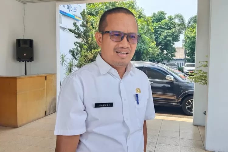 Kepala Badan Pendapatan Daerah (Bapenda) Kabupaten Karawang, Sahali Kertawijaya, ST, MM, mengungkapkan bahwa target PAD sebesar Rp2 triliun
