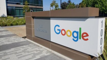 Google diduga gunakan konten publisher tanpa kompensasi untuk mendukung fitur AI Overviews di mesin pencari mereka, memicu keluhan resmi dari sejumlah penerbit media Eropa kepada otoritas Uni Eropa.