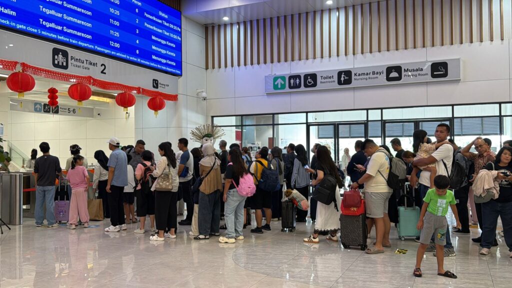 Sementara itu, hingga Minggu pagi (15/2/2026), lebih dari 12 ribu tiket telah terjual