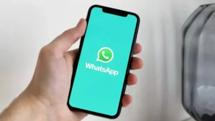 WhatsApp uji desain baru dengan menampilkan Status secara lebih mencolok di bagian atas tab Chat dalam versi beta terbaru untuk Android.