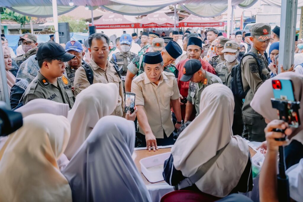 Kehadiran stand UMKM menjadi ruang promosi sekaligus pemberdayaan ekonomi masyarakat setempat.