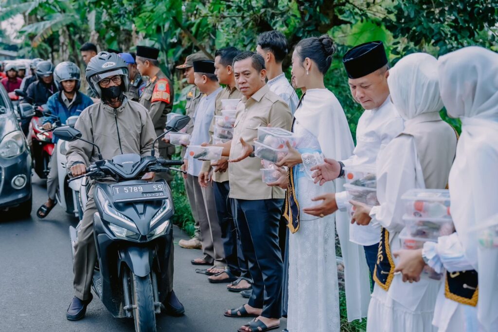 Kegiatan Tarling Ramadan yang digelar Bupati Aep mencerminkan pendekatan pemerintahan yang partisipatif.