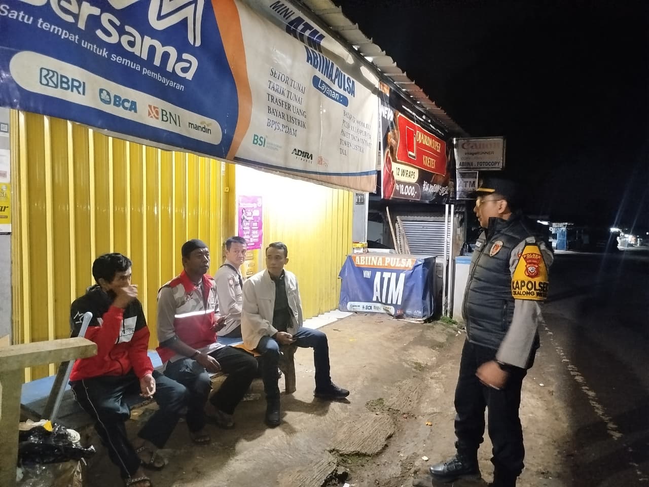 Patroli Pra Operasi Ketupat Lodaya 2026, Polsek Cikalongwetan Tingkatkan Pengamanan Wilayah 1 Patroli Pra Operasi Ketupat Lodaya 2026 dilaksanakan oleh jajaran Polsek Cikalongwetan sebagai bagian dari Kegiatan Rutin Yang Ditingkatkan (KRYD) guna mengantisipasi potensi gangguan keamanan