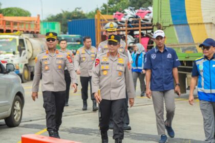 Pembatasan operasional kendaraan angkutan barang sumbu tiga atau lebih di Karawang resmi diberlakukan oleh jajaran Polres Karawang menjelang periode arus mudik dan arus balik Hari Raya Idul Fitri 1447 Hijriah.