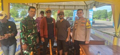 Turis Pakistan kebingungan di kawasan wisata Pantai Tanjung Pakis, Karawang, menjadi perhatian setelah aparat kepolisian setempat memberikan bantuan cepat dan humanis di tengah pelaksanaan Ops Ketupat Lodaya 2026.