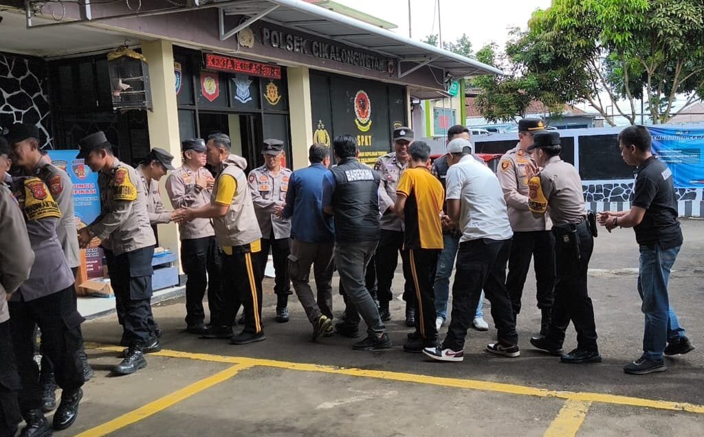 Halal bihalal Polsek Cikalongwetan Idulfitri 1447 H digelar pada Jumat, 27 Maret 2026, di Mapolsek Cikalongwetan, Jalan Raya Purwakarta No. 255, Kabupaten Bandung Barat.