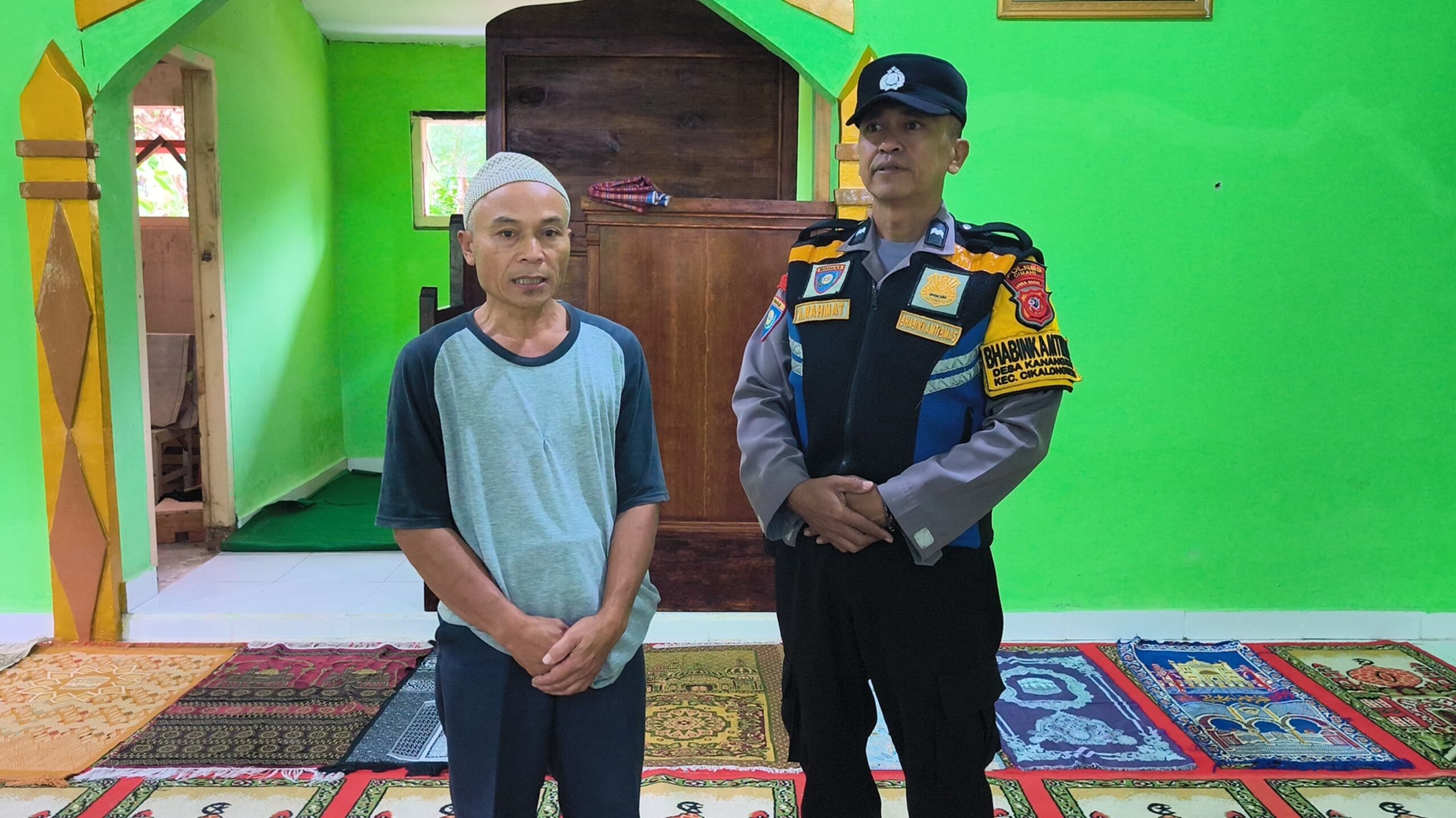 Polsek Cikalongwetan salurkan bantuan material Masjid Al-Jihad di Kampung Maswati, Desa Kanangasari, Kecamatan Cikalongwetan