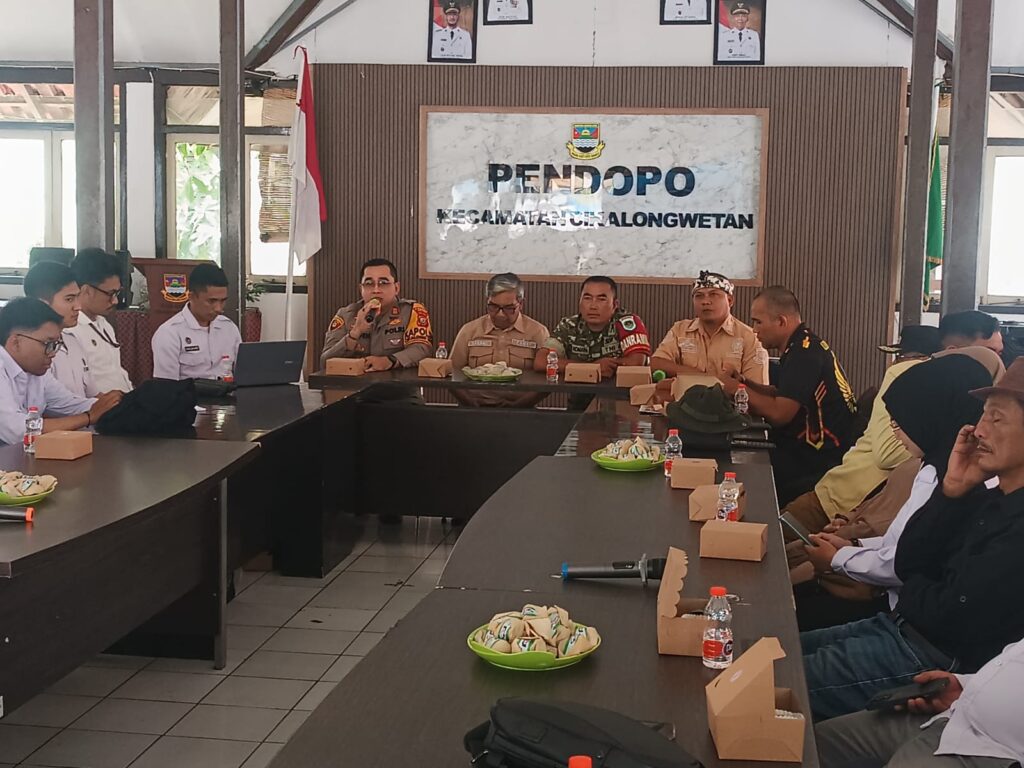 Forkopimcam Cikalongwetan gelar rapat evaluasi MBG, 14 April 2026. Vendor dinilai sesuai standar gizi, distribusi diperbaiki, sasaran ibu hamil dan balita diperketat.