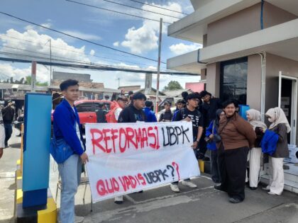 Pelantikan Rektor baru Universitas Buana Perjuangan (UBP) Karawang pada Kamis (9/4/2026) berlangsung di tengah ketegangan.