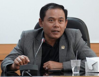 Ketua DPRD Karawang Endang Sodikin mendesak BPKAD percepat penataan aset pendidikan usai tinjau SDN Adiarsa Timur 1