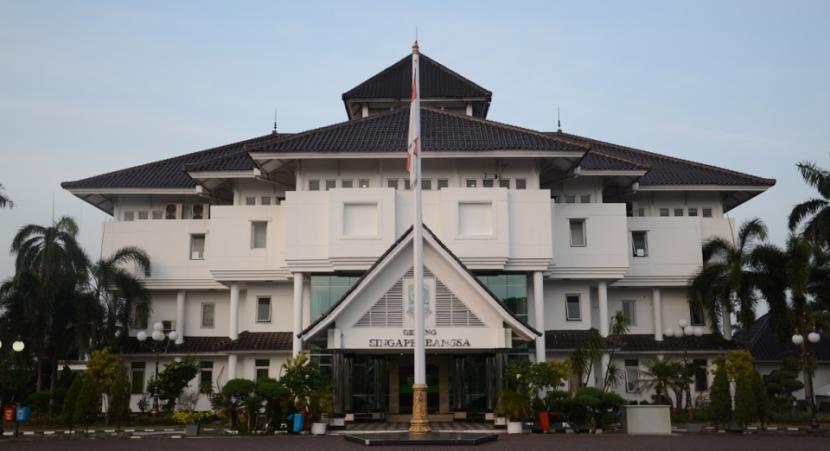 Hetti Kurniawanti Bantah Terlibat Proyek Rp80 Juta Tanpa RAB di Setwan DPRD Karawang 1 Proyek rehabilitasi Rp80 juta di Setwan DPRD Karawang diduga berjalan tanpa RAB meski DPA telah terbit.