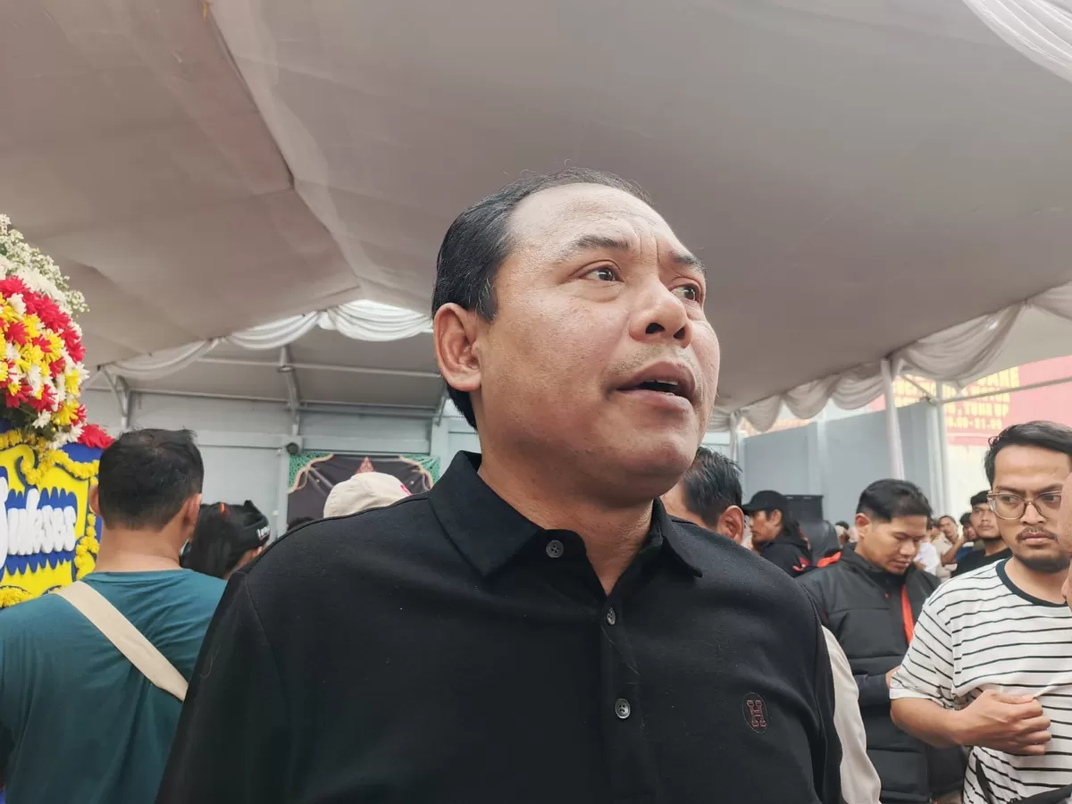 Bupati Karawang hibahkan tanah pribadi untuk rumah lansia di Cilamaya Kulon. DPRD dorong evaluasi Perda CSR 2020 agar perusahaan lebih tepat sasaran bantu warga rentan.