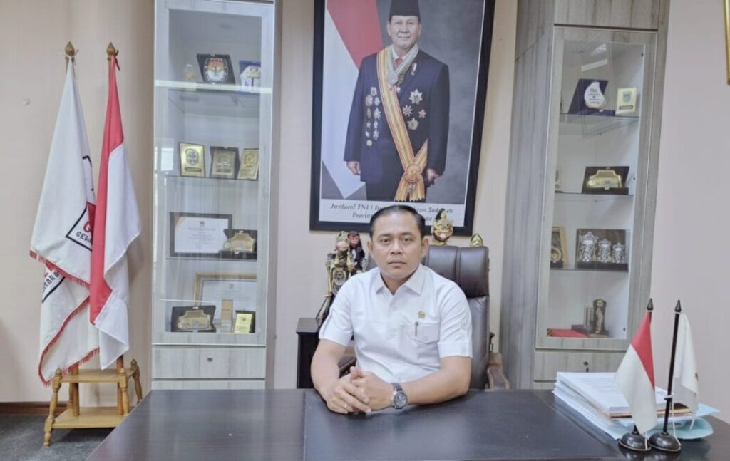 DPRD Karawang di Hari Buruh 2026: Hak Pekerja Bukan Sekadar Seremonial 1 Ketua DPRD Karawang Endang Sodikin di May Day 2026 tegaskan buruh bukan pelengkap industri, melainkan kekuatan utama pembangunan daerah yang layak mendapat perlindungan nyata.