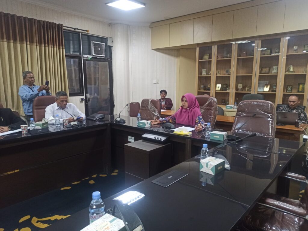 DPRD Karawang Beri Tenggat 2 Pekan ke Koperasi Pindodeli soal Rp450 Juta 1 DPRD Karawang gelar RDP kasus Koperasi Pindodeli: 36 korban rugikan Rp450 juta, koperasi absen, jalur pidana dan perdata disiapkan dalam 2 pekan.