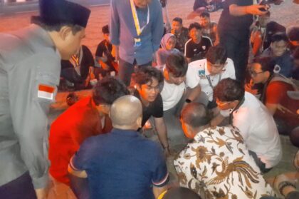 Cipayung Plus kepung Kantor Bupati Karawang pada 21 Mei 2026, tuntut transparansi anggaran dan dugaan permainan proyek. Dialog disepakati 2 Juni di DPRD.