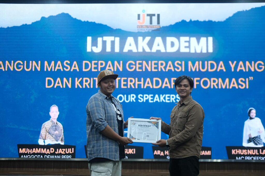 IJTI Korda Purwasuka Bekali Gen Z Liputan TV dan Public Speaking 1 IJTI Korda Purwasuka gelar IJTI Akademi 2026, latih puluhan pelajar 3 kabupaten