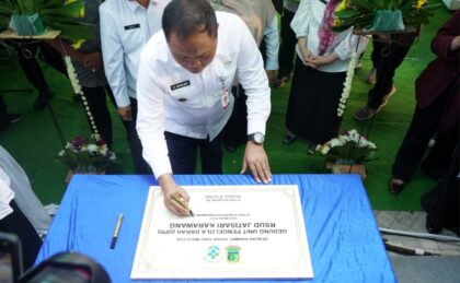 Pemerintah Kabupaten Karawang resmikan gedung UPD dan layanan Mesra RSUD Jatisari untuk perkuat transfusi darah bagi warga Karawang dan Purwasuka.