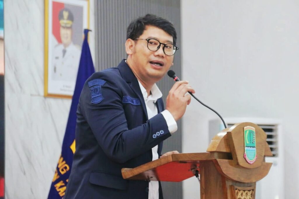 Viral TKA China Isi Posisi Buruh Kasar di Proyek Karawang, Ini Faktanya 1 Karang Taruna Karawang duga ribuan TKA China isi posisi buruh kasar, desak Imigrasi dan Kementerian Imipas turun tangan usut dugaan pelanggaran.