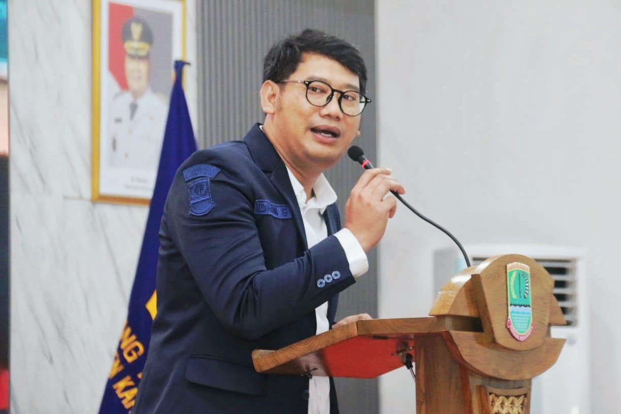 Karang Taruna Karawang duga ribuan TKA China isi posisi buruh kasar, desak Imigrasi dan Kementerian Imipas turun tangan usut dugaan pelanggaran.