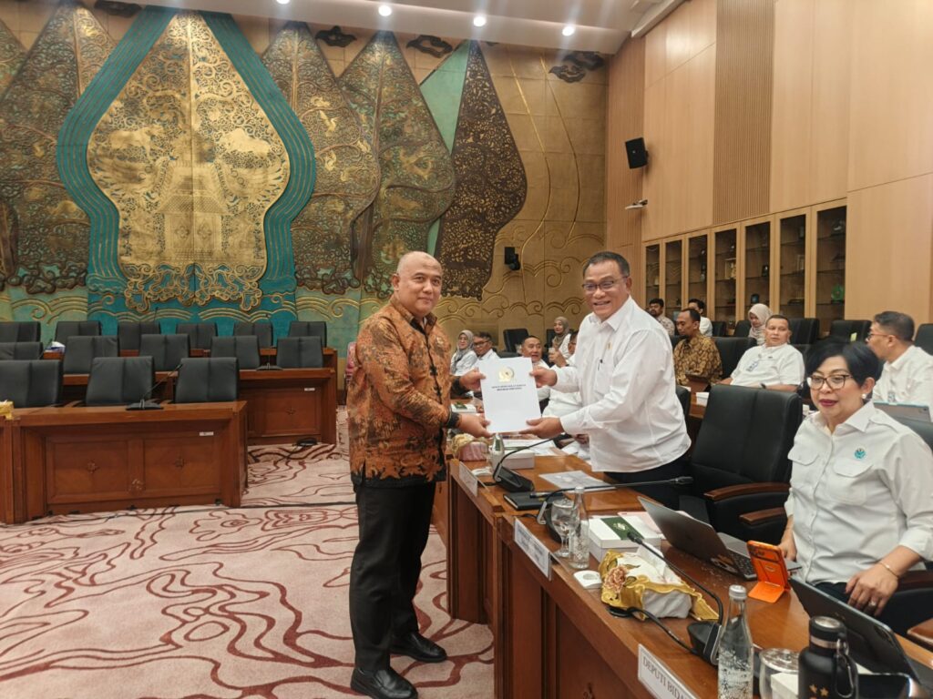 Sungai Cilamaya Tercemar, Wakil Rakyat Jabar VII Minta KLH Bertindak Tegas 1 Anggota DPR RI Fraksi PKS Haji Jalal Abdul Nasir mendesak Kementerian Lingkungan Hidup menuntaskan pencemaran Sungai Cilamaya sepanjang 97 km di RDP Komisi XII.