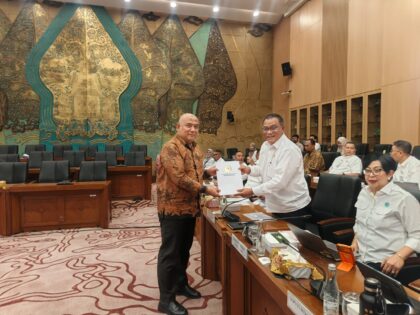 Anggota DPR RI Fraksi PKS Haji Jalal Abdul Nasir mendesak Kementerian Lingkungan Hidup menuntaskan pencemaran Sungai Cilamaya sepanjang 97 km di RDP Komisi XII.