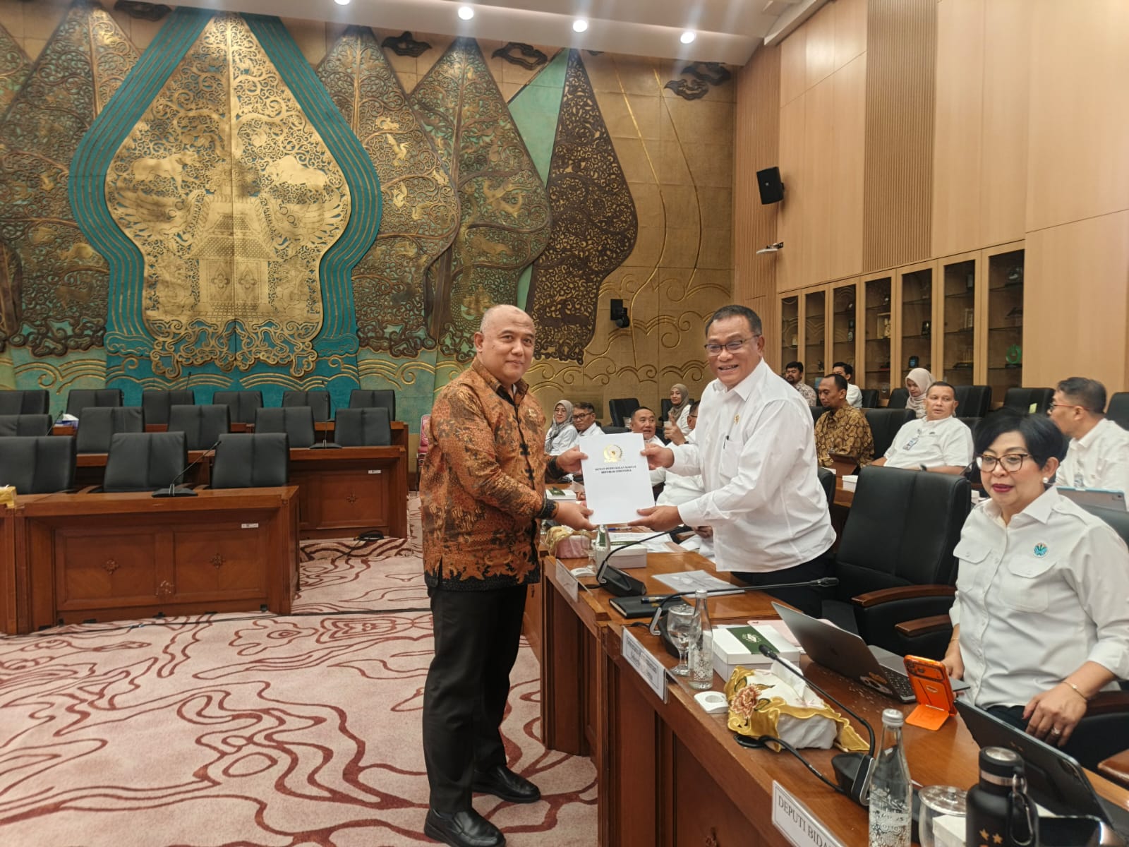Anggota DPR RI Fraksi PKS Haji Jalal Abdul Nasir mendesak Kementerian Lingkungan Hidup menuntaskan pencemaran Sungai Cilamaya sepanjang 97 km di RDP Komisi XII.