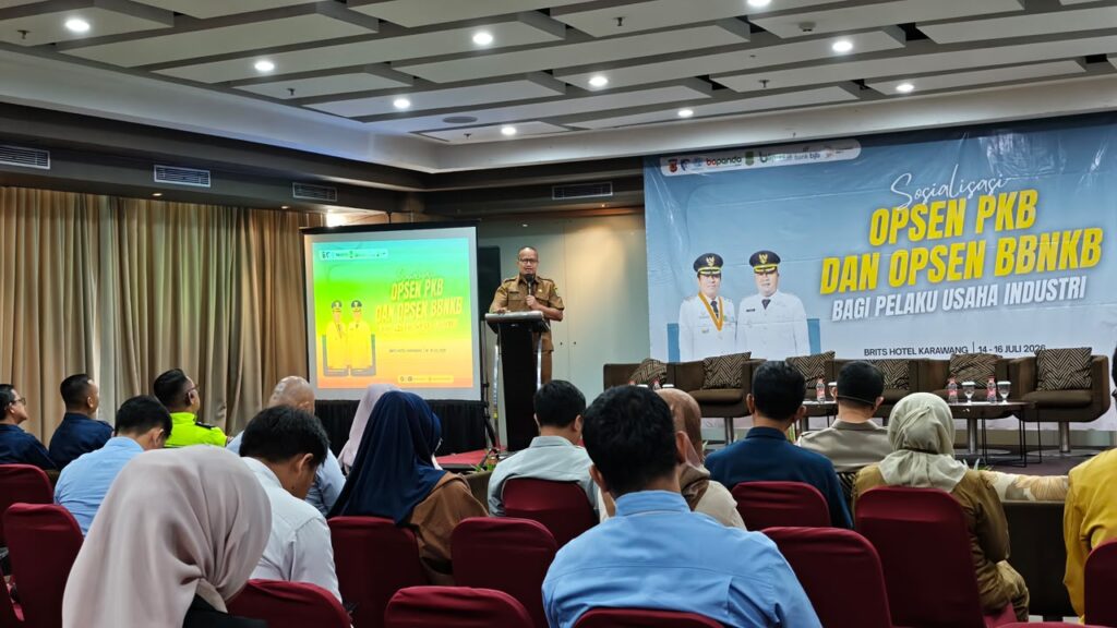 Bapenda Karawang sosialisasikan Opsen PKB dan BBNKB ke 900 pelaku usaha, termasuk imbauan pengalihan plat nomor kendaraan operasional.