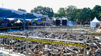 Polresta Karawang kirim 1.500 knalpot brong, 1.008 miras, dan 50 motor curian untuk pemusnahan massal di Polda Jabar.