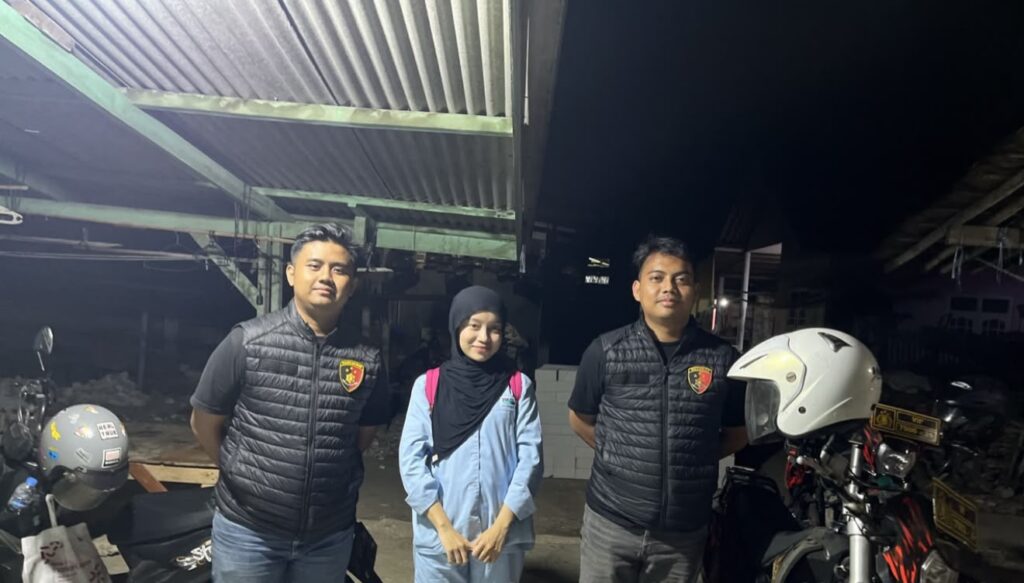 Diantar Polisi Sampai Rumah, Kisah Haru Karyawati Pabrik KIIC Pulang Dini Hari 1 Kisah haru Arum, karyawati pabrik KIIC yang dikawal polisi pulang dini hari lewat program GAZZ Karawang hingga tiba selamat.