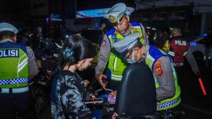Razia KRYD Polresta Karawang di Jalan Tuparev hasilkan 150 tilang, 81 motor, dan 69 STNK/SIM diamankan sebagai upaya cegah tawuran dan balap liar.