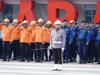 Polresta Karawang percayakan AKP Hasanudin Bahar pimpin upacara penurunan bendera HUT ke-81 RI di Lapangan Karangpawitan untuk keenam kalinya beruntun.