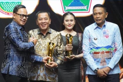 Disdukcapil Kabupaten Karawang raih 3 penghargaan Adminduk Prima 2026 dari Pemprov Jabar, termasuk Terbaik I Pembina dan Kinerja Disdukcapil.