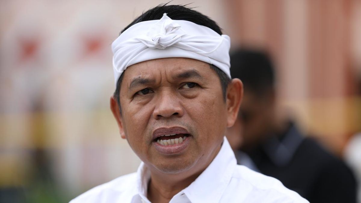 Gubernur Jabar sebut 3 pengusaha tambang Karawang diduga terkait kerusakan Jalan Badami-Loji, satu di antaranya anggota DPRD Jabar.