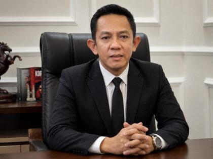 Kelengkapan berkas petahana Cariumulya, Engkus Kusnadi, dipertanyakan. Begini aturan pencalonan, tahapan verifikasi, dan keterangan pihak terkait.