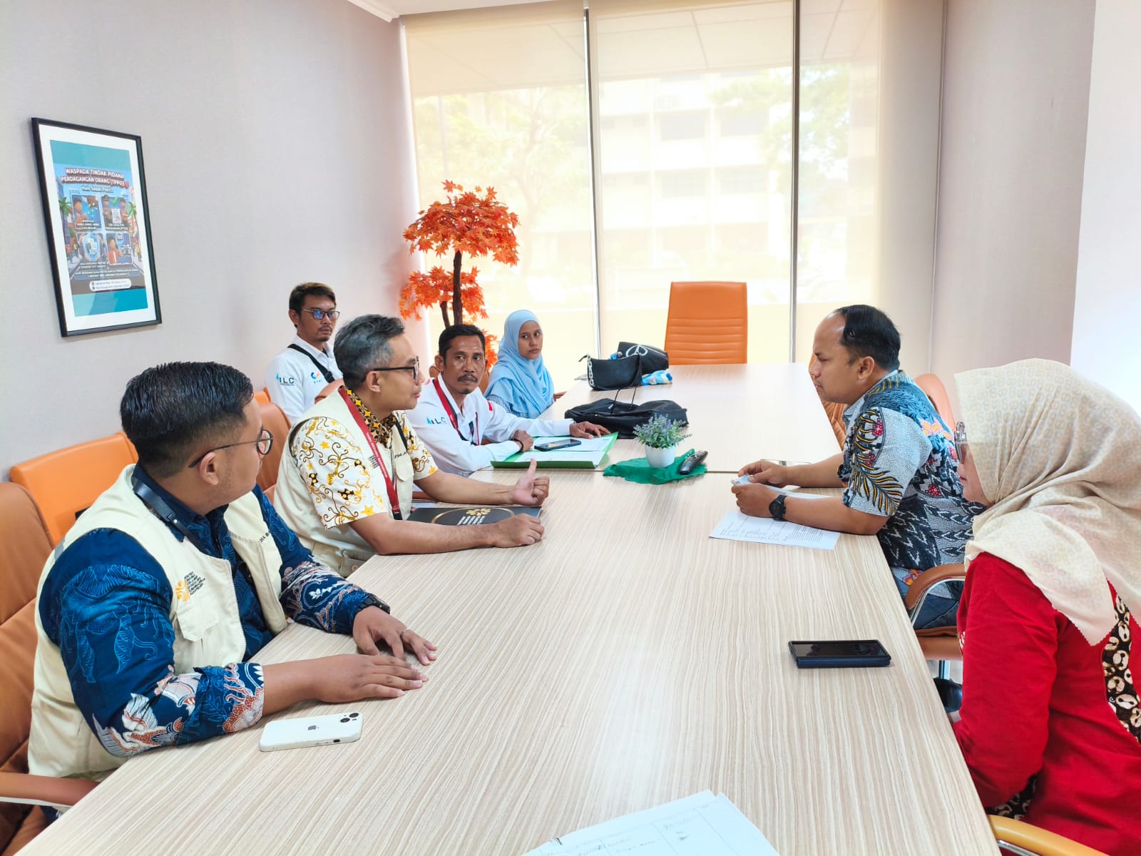 Icih Yunengsih, PMI Karawang, dipulangkan KJRI Dubai dalam kondisi hamil, menjalani caesar di RSUD Welas Asih, lalu diserahkan ke keluarga 29 Agustus.